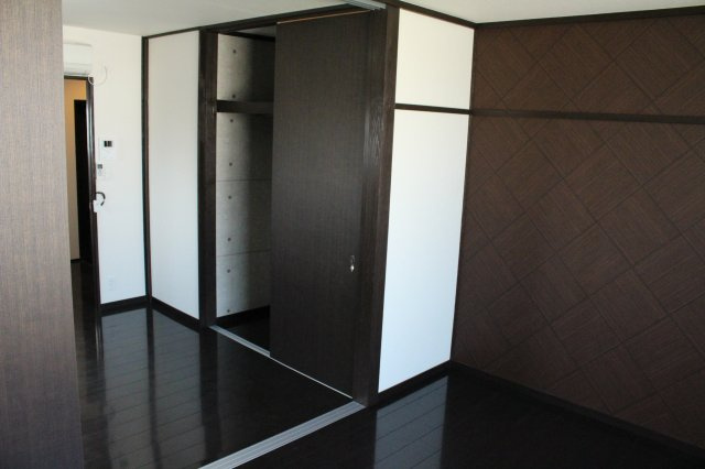 MCビルBの居間・リビング