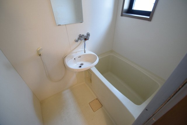 メゾン西船の浴室|バス・トイレ別です