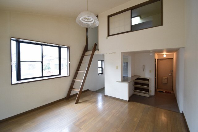 メゾン西船の居間・リビング|居室はフローリング