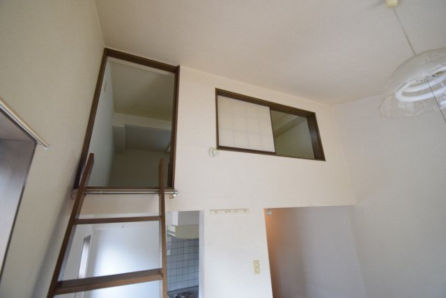 メゾン西船の居間・リビング|大型ロフト付き