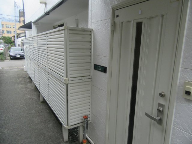 コーポ麻生3号棟の玄関