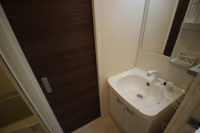 Luxe新大阪南の独立洗面台