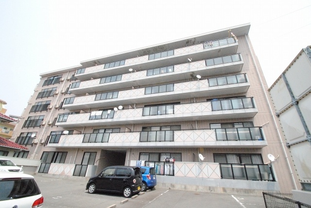 ペルソナ西町の外観