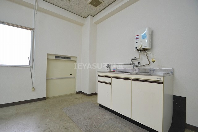 舟入MKビルのキッチン