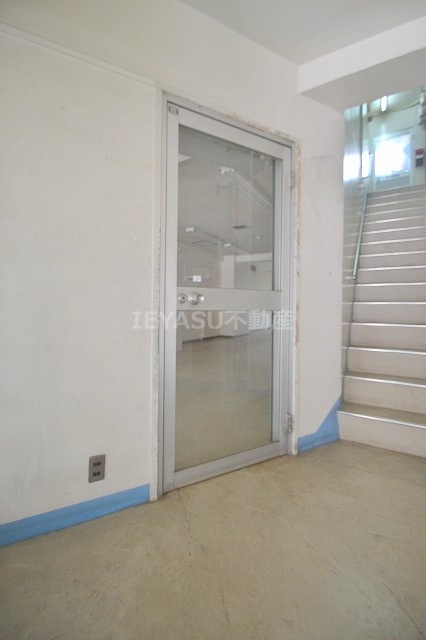 舟入MKビルの玄関