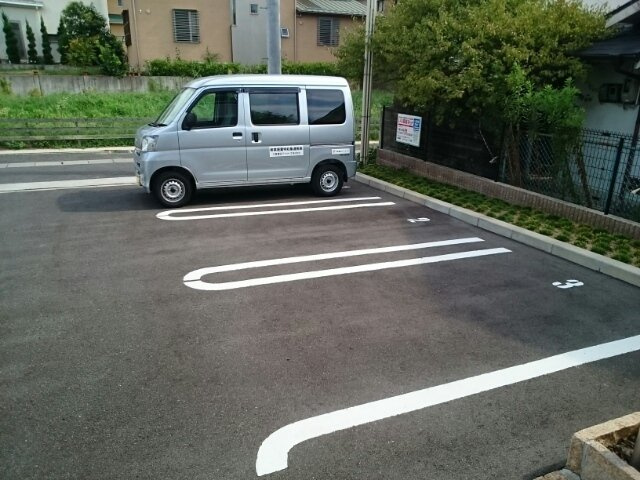 セレノ　カーサの駐車場