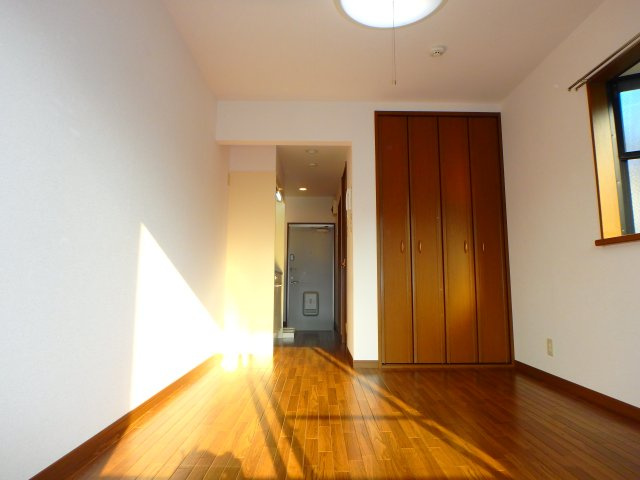 ブライトコート元住吉の寝室|他のお部屋の参考写真となります。※横の窓はございません。