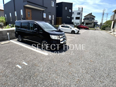 【駐車場】 | リーブル行連 | 駐車場です