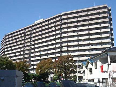 【外観】 | ヴューシティ矢野 | 耐震性の高さを判断するポイントは、建築確認申請日が1981年6月1日以降の新耐震基準に適合しているかどうか。震度６程度の大地震でも建物が崩壊しないレベルが基準になりました。