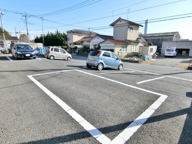 サンヴェール下永吉の駐車場