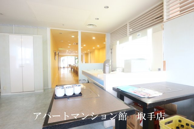 山中屋本店ビルのロビー