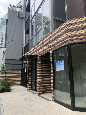 アズ秋葉原ビルのエントランス