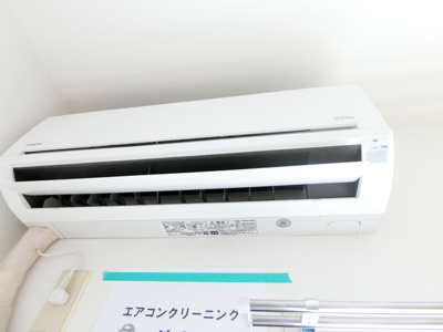 【設備】 | パレス大倉山 | 暑い夏や寒い冬に大活躍！リビングダイニングキッチンにあるエアコンです☆冷暖房完備で1年中快適に過ごせます♪