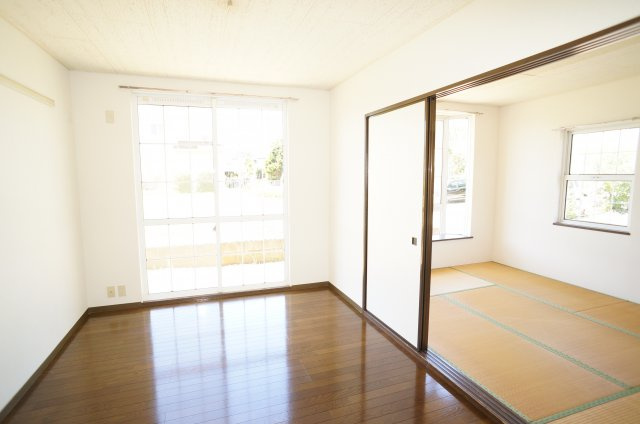 ガーデンヒルB棟の洋室