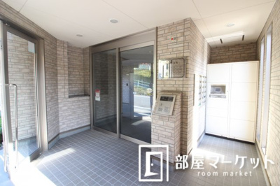 【エントランス】 | グローリ栄町