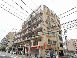 【外観】 | JR根岸線「関内」駅までは徒歩9分、ブルーライン「伊勢佐木長者町」駅徒歩3分
みなとみらい線「元町中華街」駅徒歩22分。