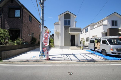 【前面道路含む現地写真】 | 海老名市上郷3丁目　D号棟　新築戸建　全4棟【仲介手数料無料】 | カースペース並列２台