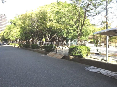 【周辺】 | キャロル江坂 | マンション前は、大きな江坂公園です。