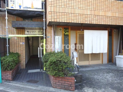 【エントランス】 | キャロル江坂 | エントランスです。