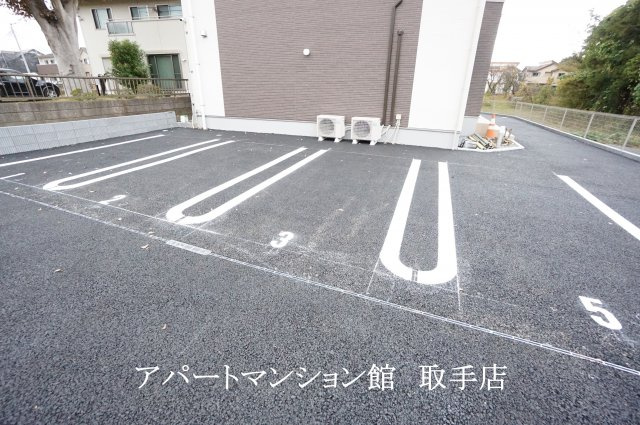 コリーナの駐車場