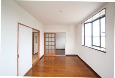 【居間・リビング】 | ヴィラミツキ | 南東7.5帖の洋室です