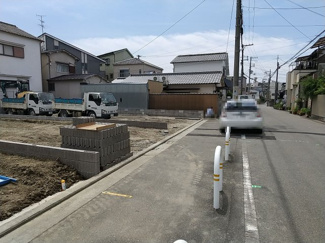 【前面道路含む現地写真】