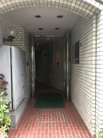 TYビルのエントランス