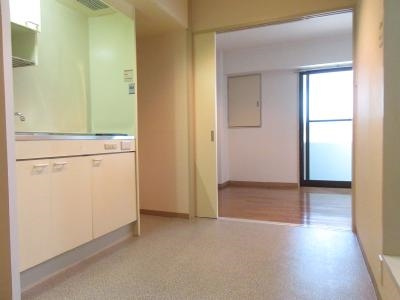 ドゥエル嵯峨の荘の居間・リビング|ダイニング