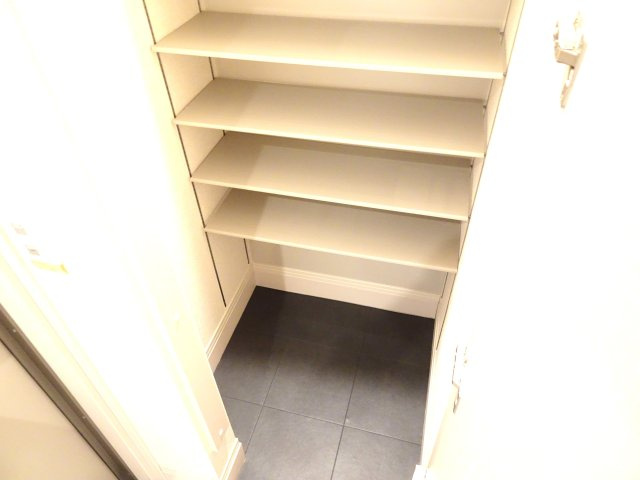 リヴエールMの玄関