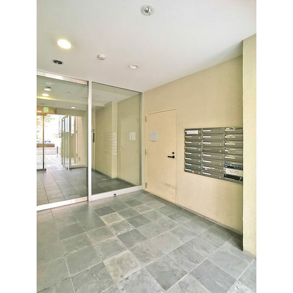 ラピスラズリのエントランス|ラピスラズリ（1LDK）　エントランス