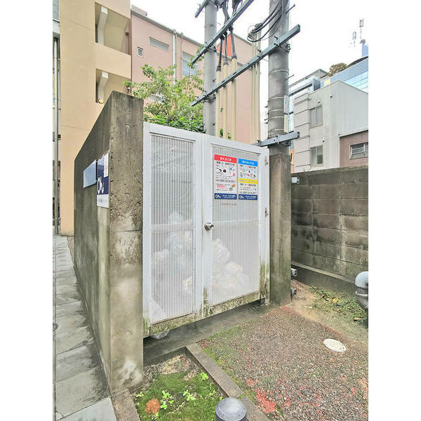 ラピスラズリのその他共用部分|ラピスラズリ（1LDK）　ゴミ捨て場