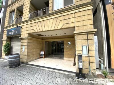 【エントランス】 | セントロイヤルクラブ谷町 | 落ち着いたエントランスです