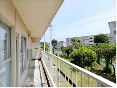 【展望】 | 東逗子第二団地１７号棟 | 南西向きのバルコニーです。 