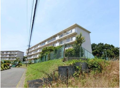 【外観】 | 東逗子第二団地１７号棟 | 「神武寺」駅より徒歩約7分の立地です。 