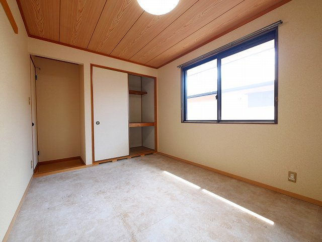 エモンド高の原の和室