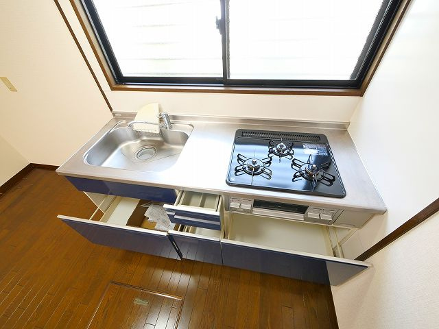 エモンド高の原のキッチン
