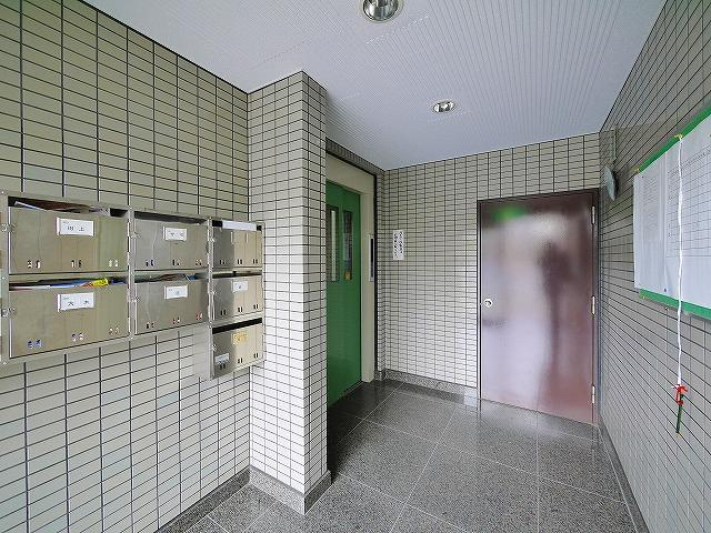 サニーサイド富雄のエントランス|ゆとりのあるエントランスです