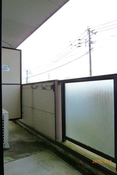 ヴェルデ【キャッシュバック対象物件】のバルコニー|外からの目が気にならないバルコニーで洗濯物が干せます