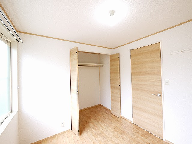 ログメントソファーB棟の寝室|落ち着いて過ごせるお部屋なので、寝室にいかがでしょうか