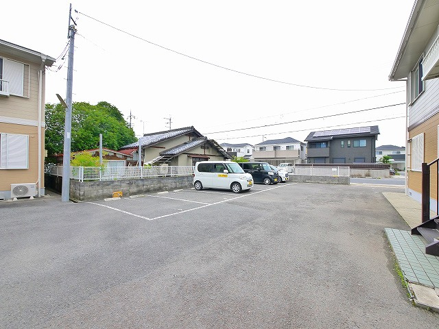ログメントソファーB棟の駐車場|駐車場に車を止められます
