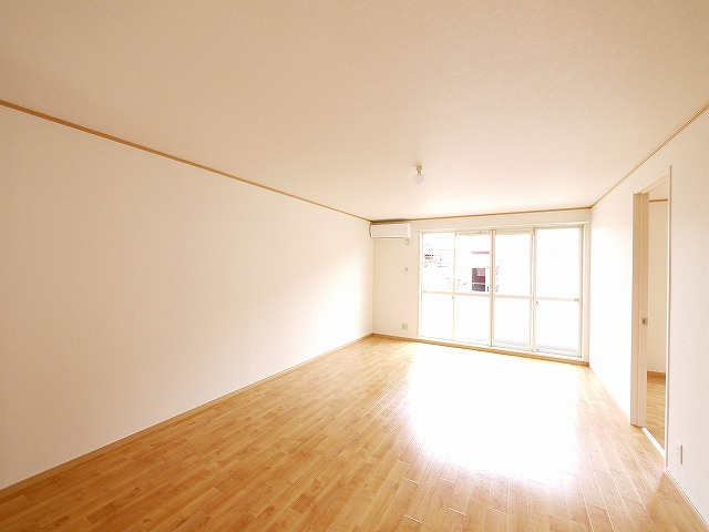 ログメントソファーB棟の居間・リビング|ゆったり過ごせるリビングです