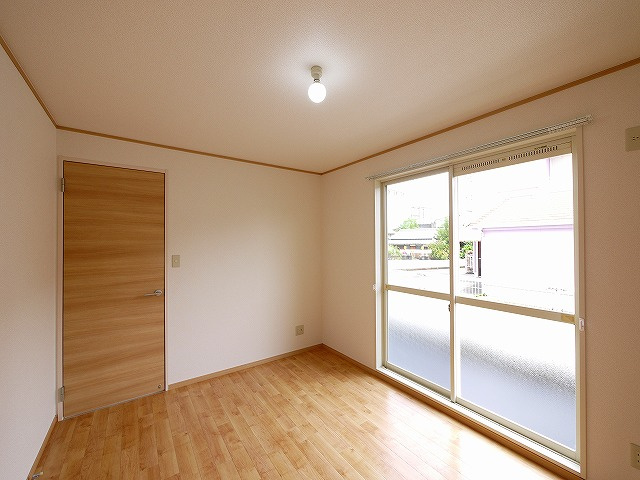 ログメントソファーB棟の洋室|広々とした洋室です