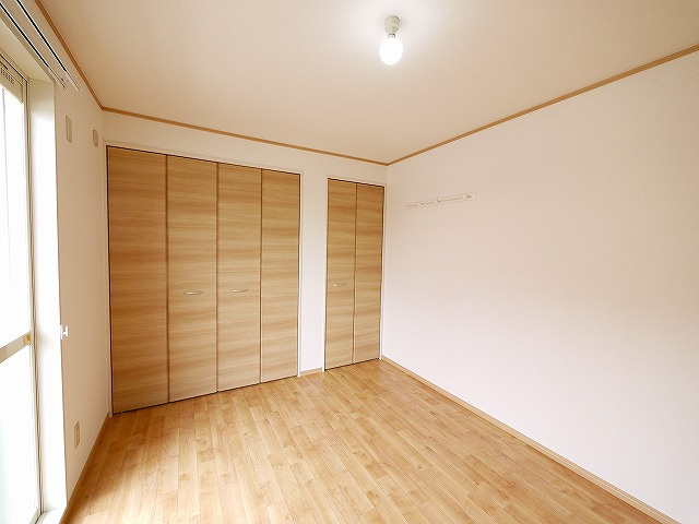 ログメントソファーB棟の洋室|明るい洋室です