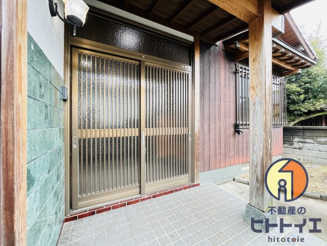 池の本貸家の玄関