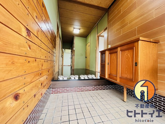 池の本貸家の玄関