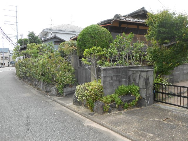 駅徒歩７分◆ＪＲ奈良線＆京阪宇治線２沿線利用可◆敷地６６坪建築条件なし売土地◆伏見区桃山町本多上野の外観|現況 古家有り(2020年7月撮影)