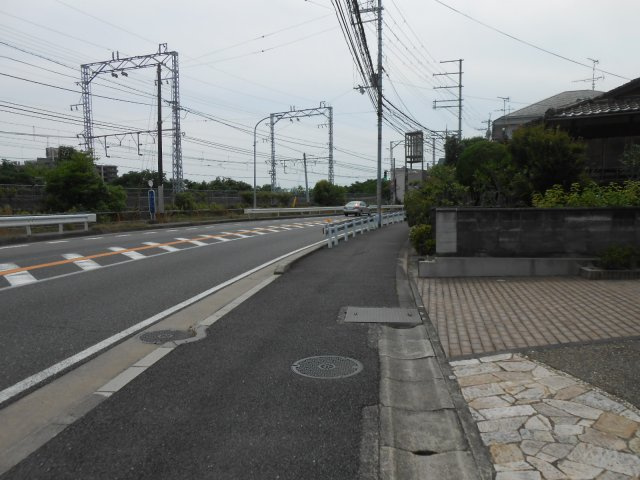 駅徒歩７分◆ＪＲ奈良線＆京阪宇治線２沿線利用可◆敷地６６坪建築条件なし売土地◆伏見区桃山町本多上野の前面道路含む現地写真|前道(2020年7月撮影)