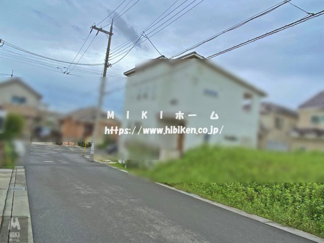 箕面市彩都粟生南2丁目　土地の前面道路含む現地写真