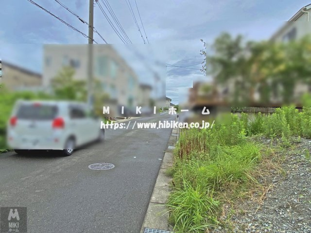 箕面市彩都粟生南2丁目　土地の前面道路含む現地写真