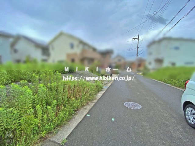 箕面市彩都粟生南2丁目　土地の前面道路含む現地写真